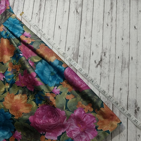 Tatyana Navy Floral Dress with Crocheted N… - Picture 6 of 11